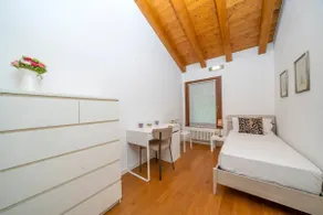 GuestHost - Lovely Apartment X6 with Balcony - Image 4