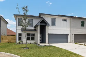 Oro Negro Townhome: Bold Design, Relaxed Comfort. - Image 3