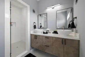 Oro Negro Townhome: Bold Design, Relaxed Comfort. - Image 4