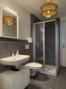 Central location | Modern | Cozy | Free WiFi - Image 5