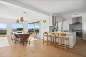 Yoondoordo Luxury Beach House - Image 5