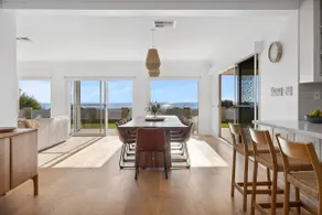 Yoondoordo Luxury Beach House - Image 4