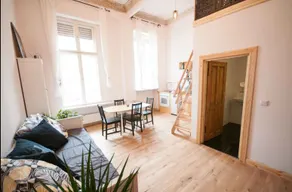 Bright Design Studio Apartment - Image 2