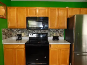 Beautiful Hard wood floor House 9 min. to Airport. - Image 3