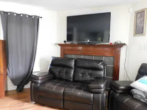 Beautiful Hard wood floor House 9 min. to Airport. - Image 5