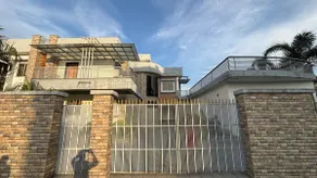 Luxurious Villa with 3 AC Bedroom & Free Parking ! - Image 2