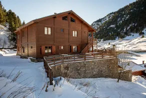 Cabin by the river and mountain - Image 5