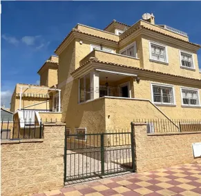 España - PUNTA PRIMA Torrevieja Orihuela Costa - large apartment for 6-people 85m2 and terrace 40m2 central air conditioning Wi-Fi living room kitchen 2 bedrooms 2 bathrooms 3 swimming pools parking security to the sea 200m only 40 min to the airport - Image 5