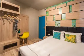 Hotel Allur - Double Bedroom -Top Central Location - Image 3