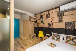 Hotel Allur - Double Bedroom -Top Central Location - Image 4