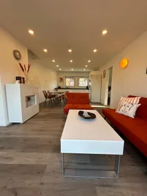 Spacious designer apartment with panoramic views - Image 4