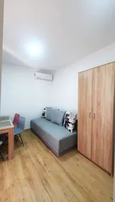 B5 Seaview sunroom, 3 double beds/sofa max 6 guest - Image 4
