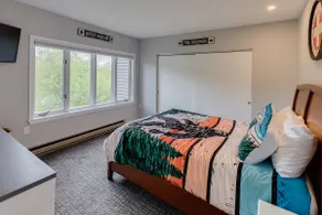 Riverside Condo with Amenities - Image 5