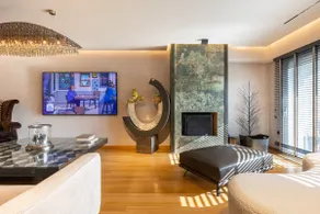 Z Modern and spacious villa with pool - Image 4