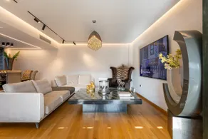 Z Modern and spacious villa with pool - Image 2