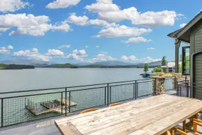 Hot-Tub/Kayaks/SUPs/Firepit/Tesla Charger/Sound system - Image 3