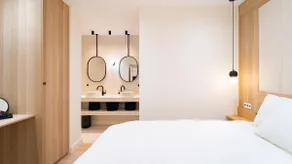 Cocoon in Cannes ***** - Image 3