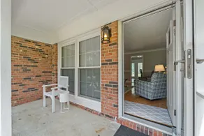 Charming Coastal Getaway - Image 4
