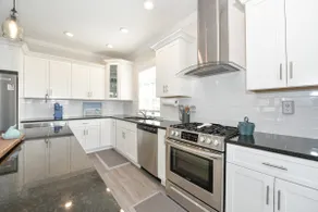 Modern 3BR Home – Short Walk to Silver Sands Beach - Image 5