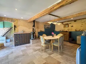 Charming house with swimming pool - Image 5