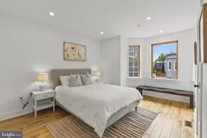 Stunning central 3Br/3ba with parking and deck - Image 4