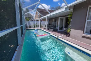 Poolside Palms Getaway- Near Tampa Brandon Valrico - Image 2