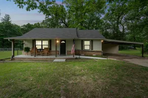 Lufkin Comfort & Convenience | Cozy 2BR Near DT - Image 5