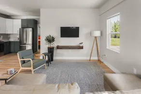 Modern Escape on Lake Elsie - Image 4