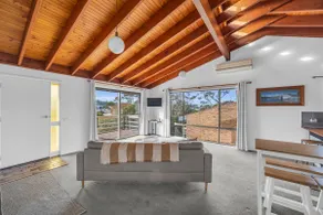 Retreat on Reid Street - Image 5