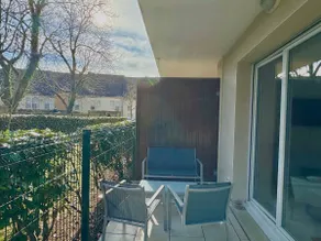 Apartment near the center with garden and terrace - Image 4