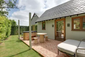 The Beeches - One Bedroom Cottage With Hot Tub - Image 4