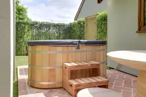 The Beeches - One Bedroom Cottage With Hot Tub - Image 5