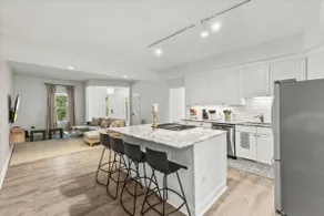 Bright, Spacious & Modern | 15 Min to DT Raleigh - Image 2