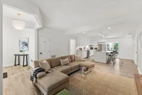 Bright, Spacious & Modern | 15 Min to DT Raleigh - Image 5
