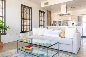 Loft 2 Queens | Super location - Image 3