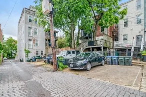 Stylish DC Getaway Free Parking - Image 2