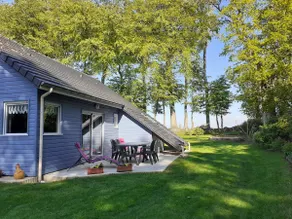 Blått hus med trädgård 6 km från havet, privat parkering, WiFi - Image 4
