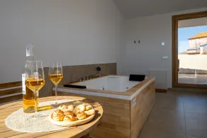 Ostalea 5-star cottage | Jacuzzi - Image 2
