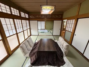駅から徒歩圏！駐車場完備の大人数用広々一軒家！Newly renovated! - Image 2