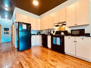 Modern & Spacious Condo Minutes from the Loop - Image 2