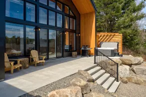 Chalet & Spa River View | Style + Foyer + Confort - Image 2