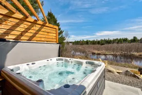 Chalet & Spa River View | Style + Foyer + Confort - Image 2