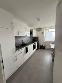 Chic apartment opposite the train station - Image 3