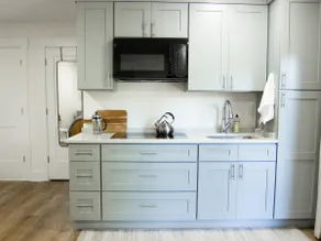 Studio Near Lookout & Downtown | Kitchenette - Image 4