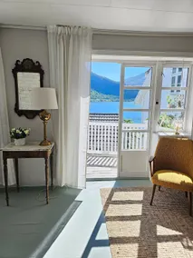 Centrally located in Sogndal – terrace with fjord view - Image 5