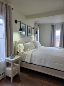 Renovated Deluxe King Studio Apt - Image 3