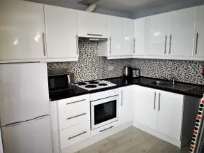 Large 1 Bedroom Suite for 5 - Image 4