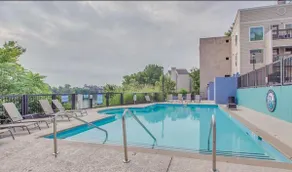 WALK Downtown Broadway- Pool, Free Parking & Patio - Image 5