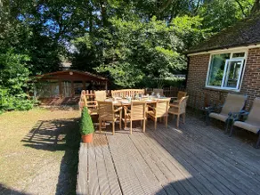 Nouvelle maison de la forêt avec grand jardin, près de la mer. Parfait pour les familles avec enfants - Image 4