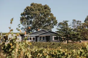 Vineview Cottage- A Farmhouse Cottage set on a Riesling Vineyard. Near Wineries! - Image 2